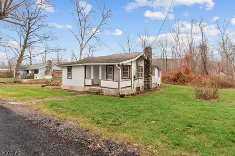 4 Woodlawn Ave, Branchville, NJ 07826