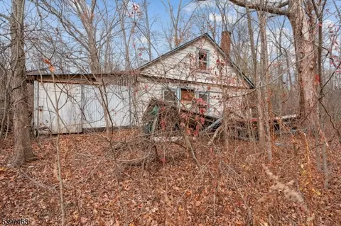 6 Woodlawn Ave, Branchville, NJ 07826