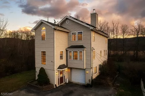 50 Quarry Rd, Hamburg, NJ 07419