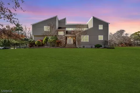 1 Holmes Ct, Bridgewater, NJ 08807