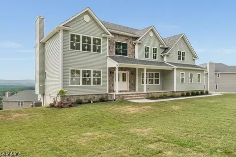4 Spring Ct, Phillipsburg, NJ 08865