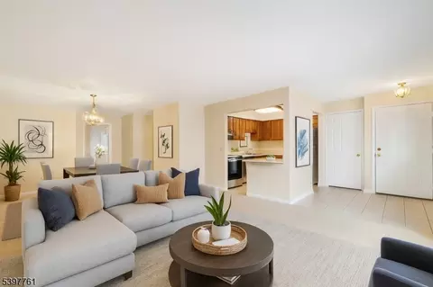 41 Smithfield Ct, Basking Ridge, NJ 07920