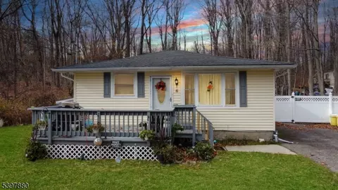6 Pine St E, Highland Lakes, NJ 07422