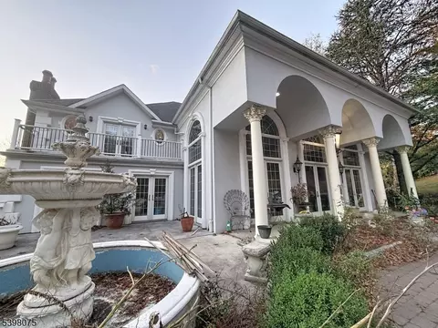 19 Powder Hill Rd, Saddle River, NJ 07458