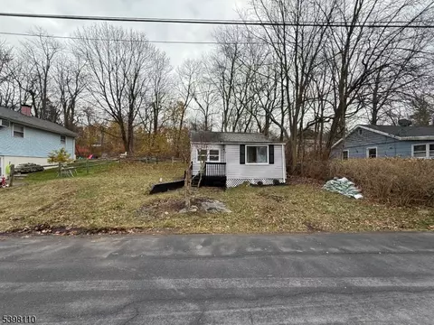 49 E Shore Trl, Stockholm, NJ 07460