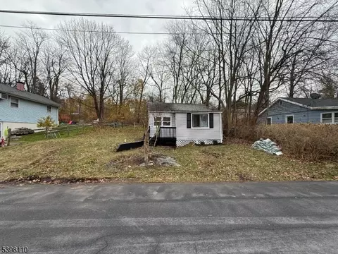 49 E Shore Trl, Stockholm, NJ 07460