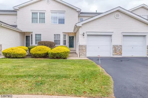 19 Lakeview Dr, Hamburg, NJ 07419