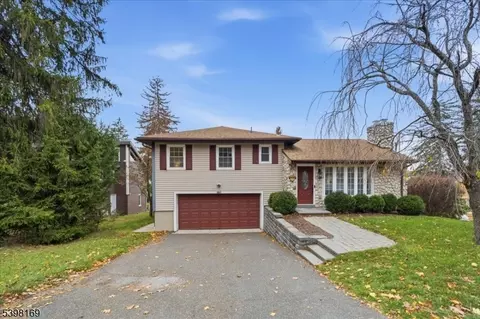 172 E Shore Trl, Sparta, NJ 07871