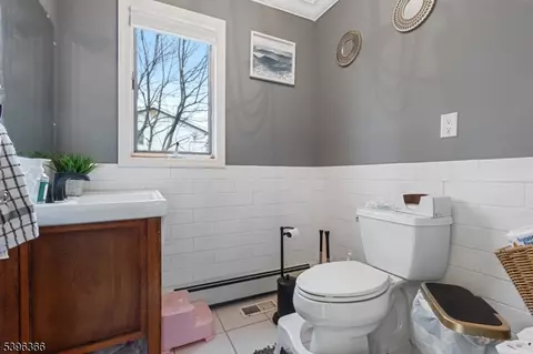 Bath - 69 Colonial Rd, Wayne, NJ 07470 photo 2 of 5