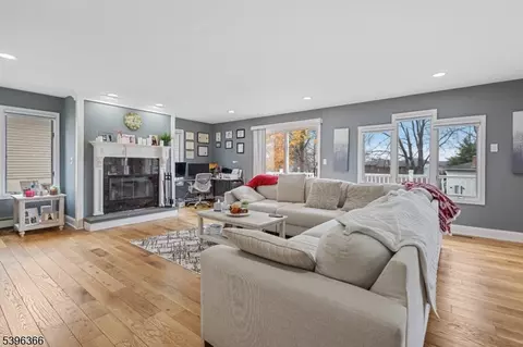 69 Colonial Rd, Wayne, NJ 07470