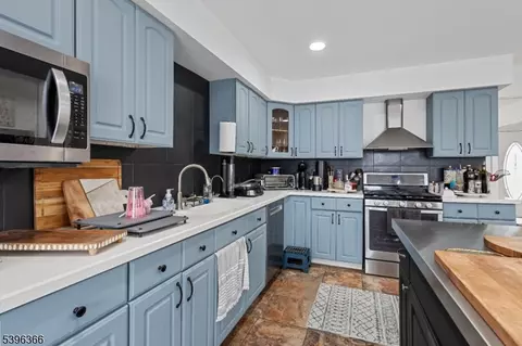 Kitchen - 69 Colonial Rd, Wayne, NJ 07470 photo 3 of 4