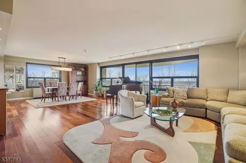 2 Claridge Dr #1CW, Verona, NJ 07044