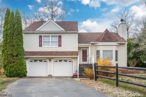 3 Lakeside Pl, Sparta, NJ 07871