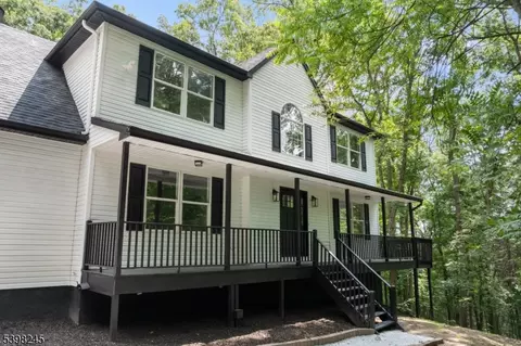 51 Pidgeon Hill Rd, Wantage, NJ 07461