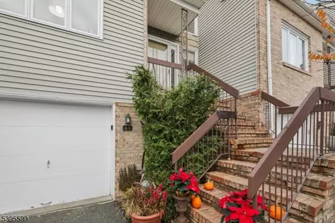 44 Averell Dr, Morris Plains, NJ 07950