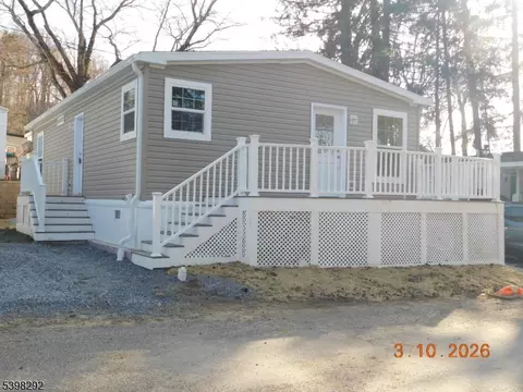 9 Front St, Oxford, NJ 07863