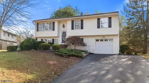31 Fox Chase Run, Hillsborough, NJ 08844