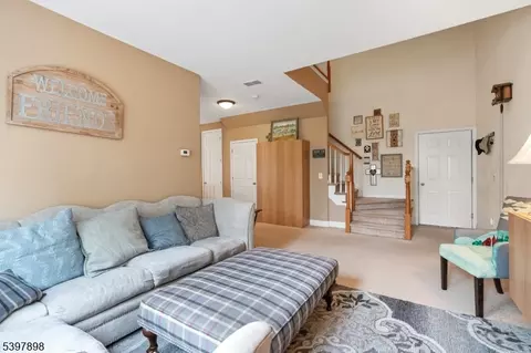 106 Limerick Ln, Phillipsburg, NJ 08865