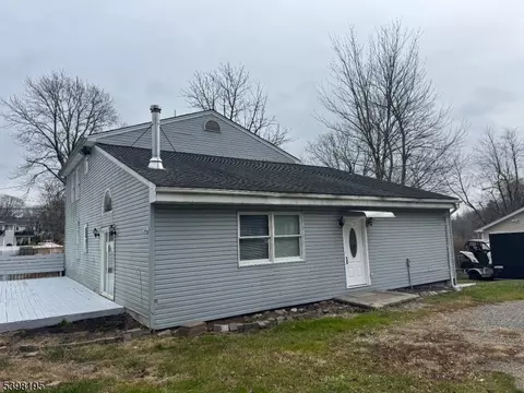 252 Wiscasset Rd, Highland Lakes, NJ 07422