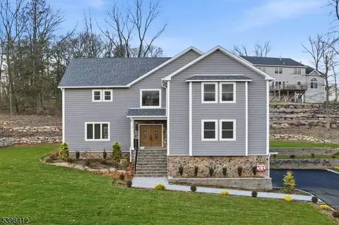33 Eagles Nest Ter, West Milford, NJ 07480