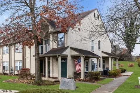 1703 Commons At Kingswood Dr, East Brunswick, NJ 08816