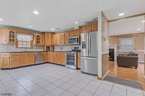 159 Sherwood Ave, Teaneck, NJ 07666