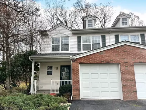 37 Maple Ln, Mount Arlington, NJ 07856