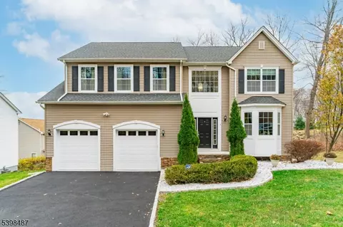 3 Marble Ln, Randolph, NJ 07869