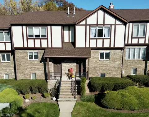 44 Canterbury Ln, New Milford, NJ 07646