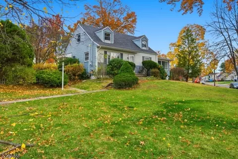165 Hebberd Ave, Paramus, NJ 07652 photo 3