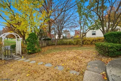 165 Hebberd Ave, Paramus, NJ 07652 photo 8