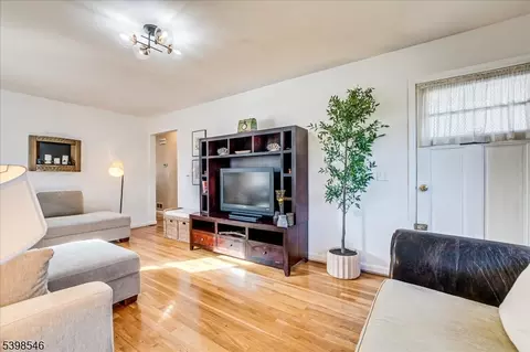 105 Madison Ave, Middlesex, NJ 08846 photo 4