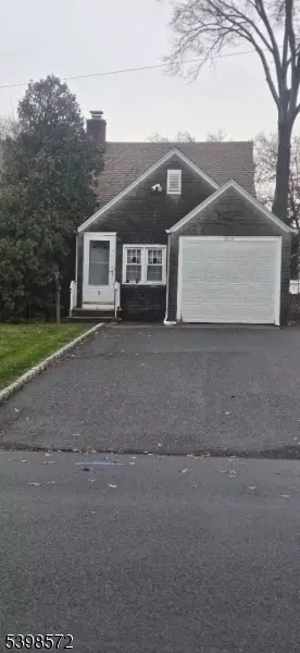 7 Iroquois Rd, Cranford, NJ 07016