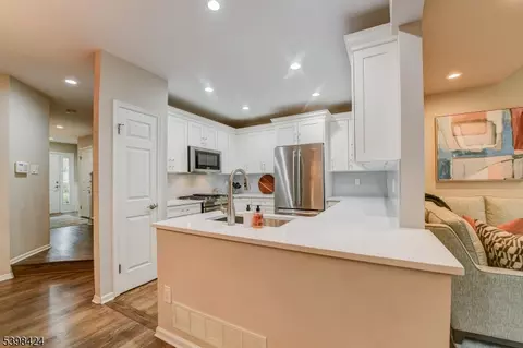 1102 Park Pl, Springfield, NJ 07081 photo 4