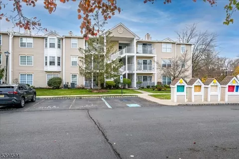 147 Rachel Ct, Franklin Park, NJ 08823