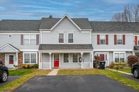 28 Cosgrove Ct, East Brunswick, NJ 08816