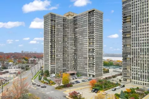 300 Winston Dr-c1601 #1601, Cliffside Park, NJ 07010