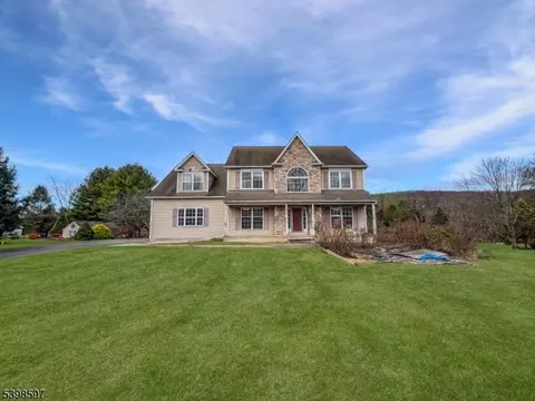 3 Pohat Ct, Washington, NJ 07882