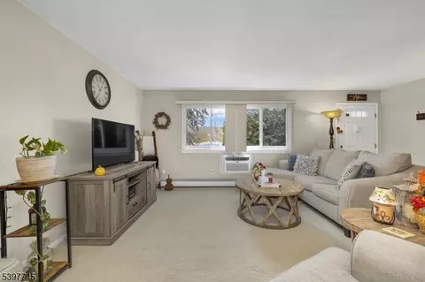 641 Cricket Ln, Woodbridge Twp, NJ 07095
