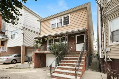 114 Charles St, Jersey City, NJ 07307