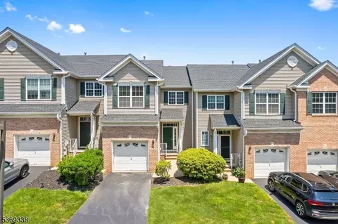 33 Kennedy Ct, Princeton, NJ 08540