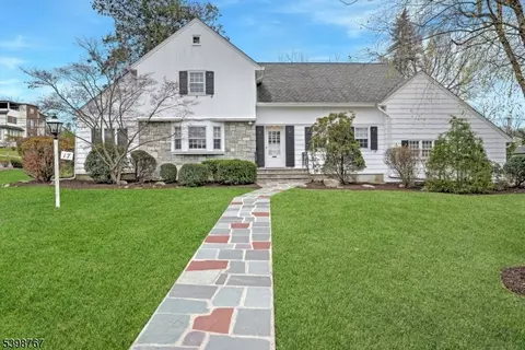 17 Andover Dr, Short Hills, NJ 07078