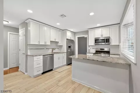 18 Baxter Rd, Edison, NJ 08817 photo 7