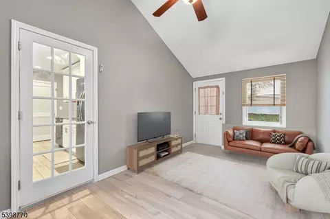 18 Baxter Rd, Edison, NJ 08817 photo 10