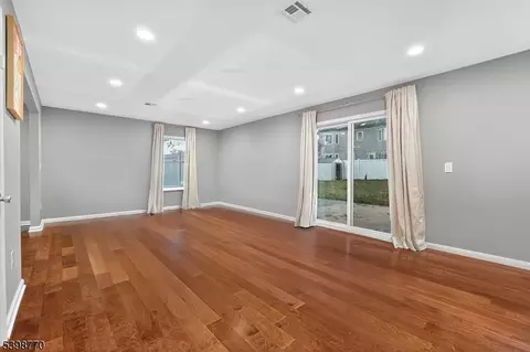 18 Baxter Rd, Edison, NJ 08817 photo 3