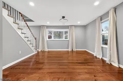 18 Baxter Rd, Edison, NJ 08817 photo 5