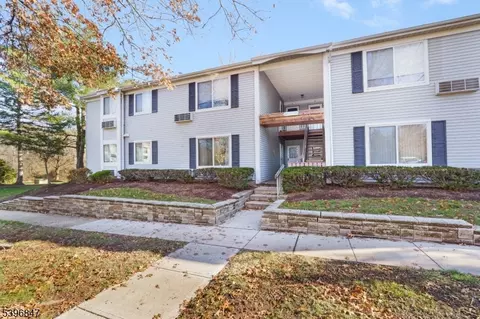 25 Steeplechase Ct #25, Somerset, NJ 08873