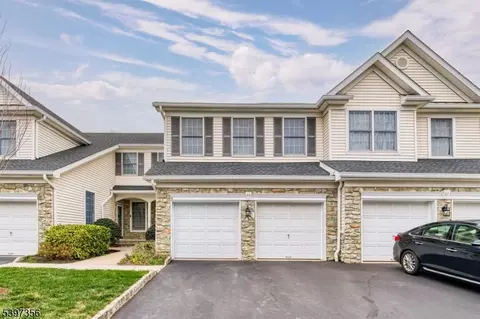 59 La Costa Dr, Annandale, NJ 08801