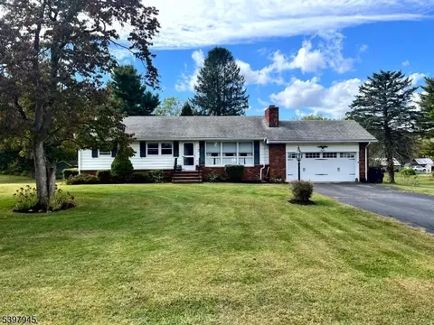 17 Longview Rd, Hamburg, NJ 07419