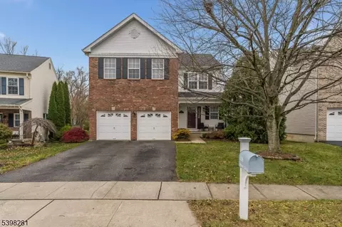1508 Megan Cir, Stewartsville, NJ 08886